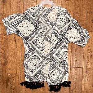 Black and White Paisley Patterned Kimono with Tassels Size Small
